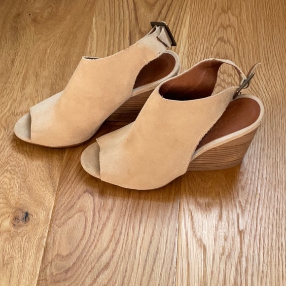 NWOB Howsty Genuine Suede Nude Peep Toe Like-Wedges. Never Been Worn! Size 38 - Picture 3 of 9